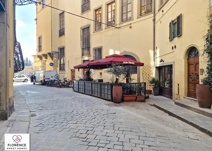 Santa Croce Historical Apartment By Florence Sweet Homes